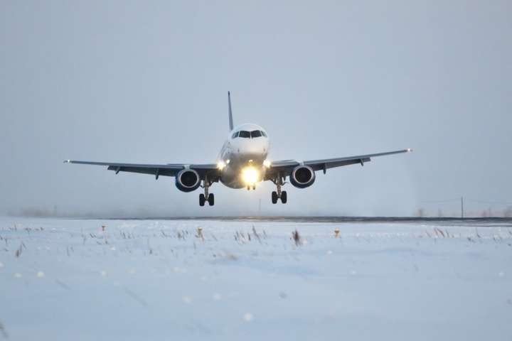 Снегопады в Запорожье: временно закрыт аэропорт 