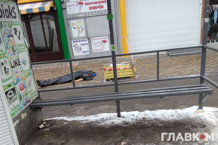 Біля станції метро «Дарниця» помер чоловік