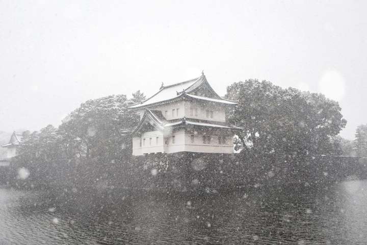 Японию накрыли сильные снегопады (фото)