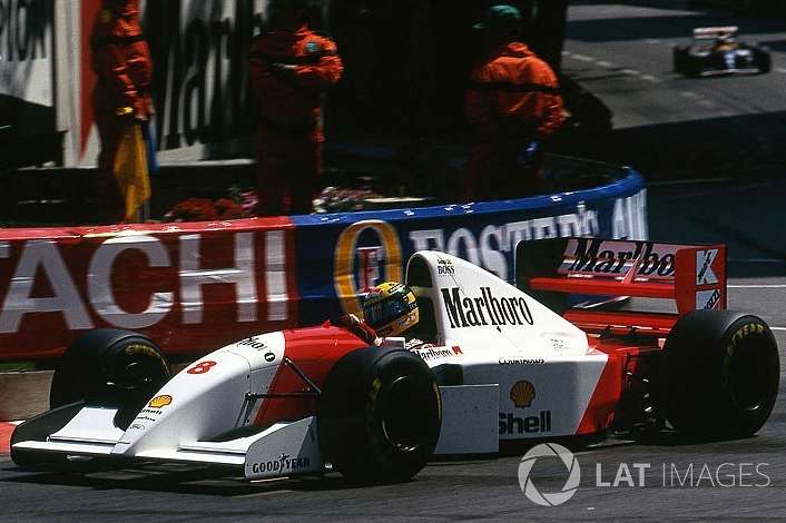 Болід McLaren легендарного гонщика Формули-1 Сенни виставили на аукціон
