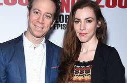  Кевин Сасмэн и Алессандра Янг 
     