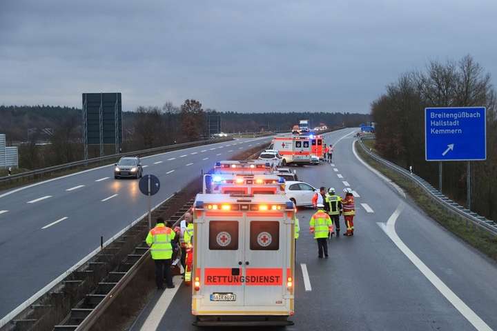 На німецькому автобані зіткнулися 17 авто: багато постраждалих
