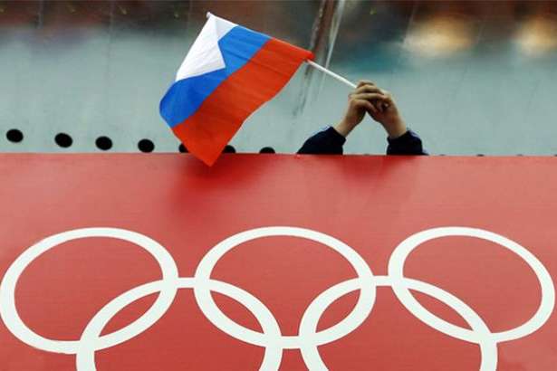 МОК заборонив використовувати російський прапор навіть уболівальникам
