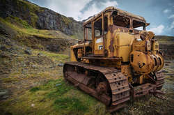 Постапокаліптичні кладовища старих машин зі всієї Європи. Фотогалерея