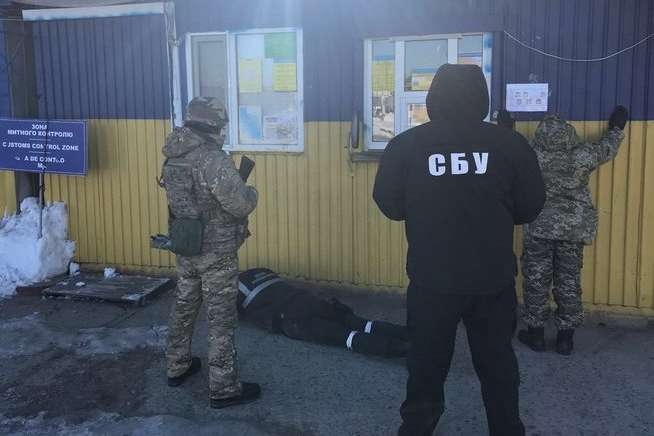 СБУ затримала на хабарі посадовців одеської митниці та Держприкордонслужби 