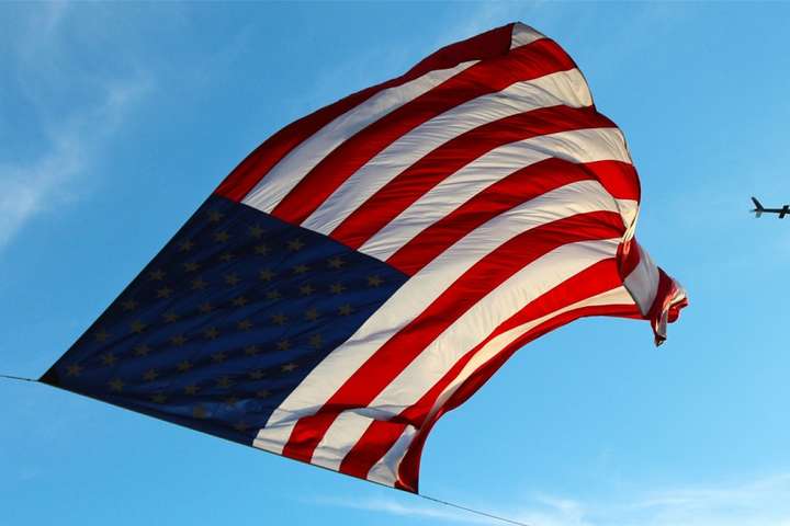 Прапор США - США розширили санкції проти КНДР: до чорного списку також потрапили росіяни