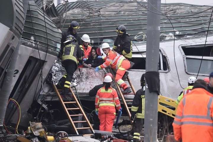 Катастрофа на залізниці біля Мілана: вже четверо загиблих 