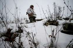 Бойовики під час обстрілу Кряківки поранили бійця Збройних сил 