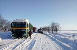 На Запоріжжі рух трасою Василівка – Бердянськ обмежили через ожеледицю 