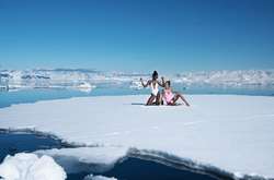 Красотки на льду: «Ангелы» Victoria's Secret снялись в купальниках на ледниках