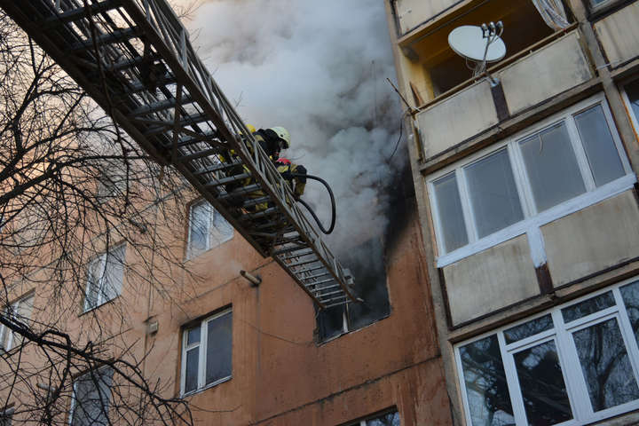 В Ужгороді горіла багатоповерхівка: евакуйовано 20 людей