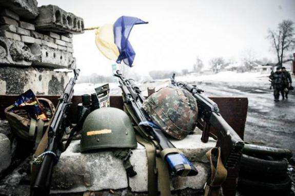На Донбасі неспокійно: поранено українського бійця