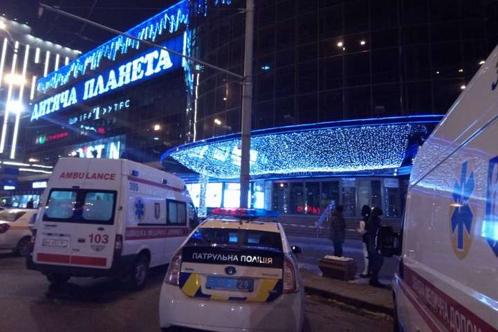 Столична поліція отримана повідомлення про замінування торгового центру «Україна»
