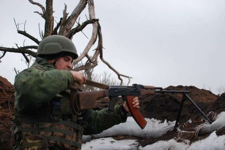 Бойовики продовжують обстріли сил АТО: двох українських бійців поранено