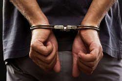 Под Киевом мошенники принудительно «лечили» похищенных людей