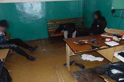 В столиці підлітки порізали та підстрелили чоловіка