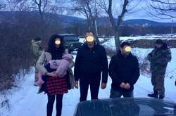 Групу нелегалів із малою дитиною затримали прикордонники на Закарпатті