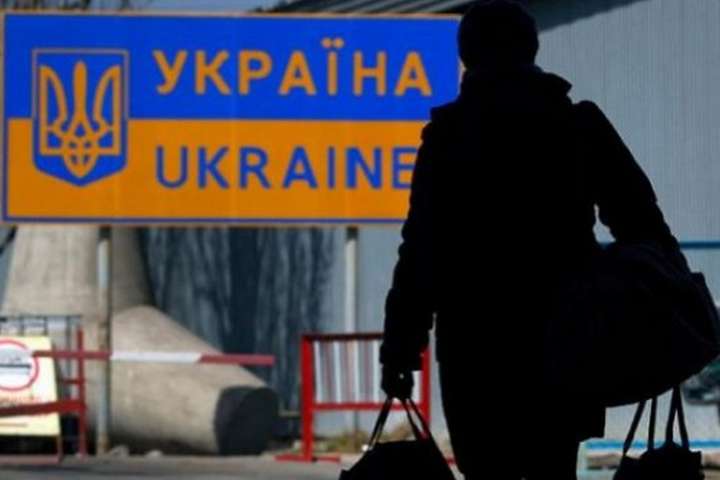 Невтішні цифри: майже третина українців хотіли б виїхати з країни