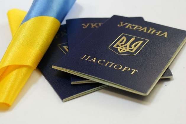 Міграційна служба перевіряє всіх, хто отримав українське громадянство з 1991 року