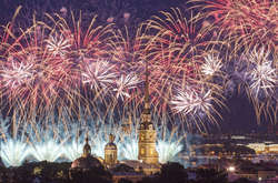 У Петербурзі на людей падали уламки салюту, яким відзначили звільнення від блокади