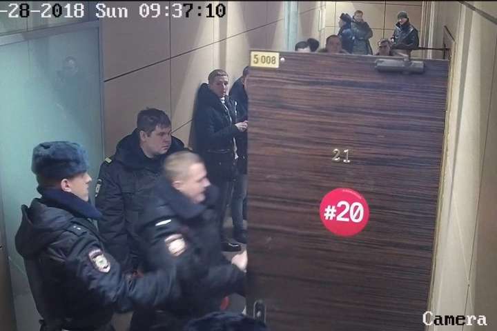 Російська поліція прийшла шукати вибухівку в офіс фонду Навального