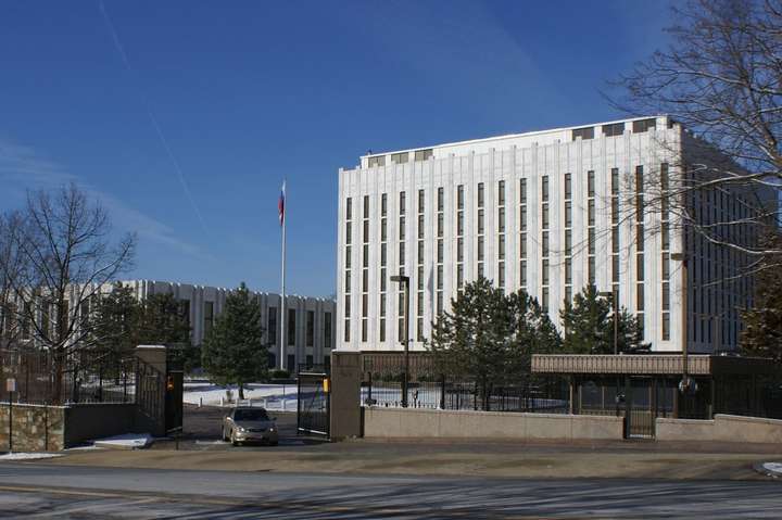 Названа дата відкриття площі Нємцова, на якій стоїть посольство РФ у Вашингтоні