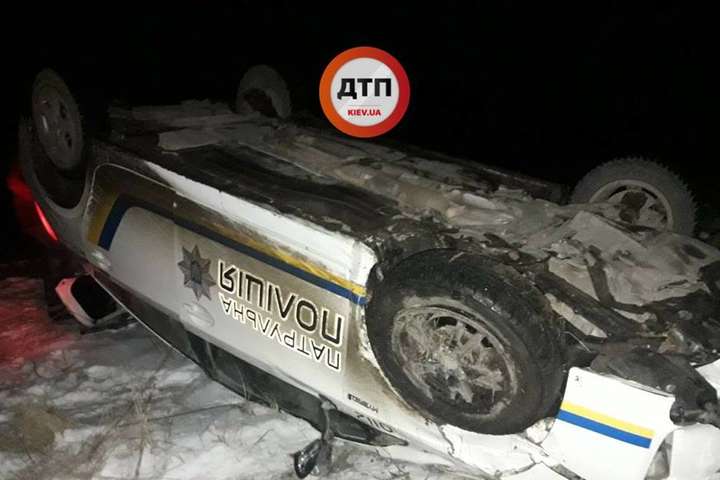 У погоні за п’яним водієм патрульні під Тернополем розбили свій Prius