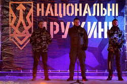 Народний депутат посеред Києва святив прапори печаткою князя Святослава Хороброго