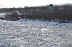 Після великих снігопадів Україні загрожує повінь