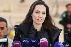 Анджелина Джоли