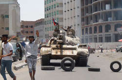 Загострення у Ємені: другий день тривають бої в урядовому кварталі Адена