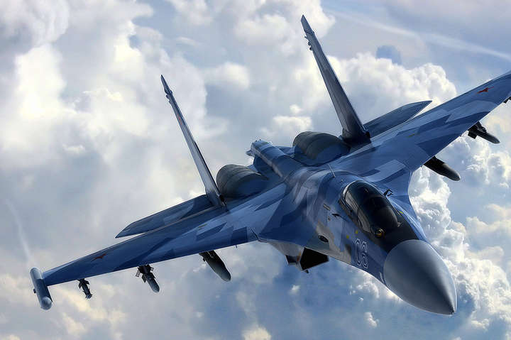 Російський винищувач небезпечно перехопив літак США над Чорним морем 