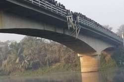 В Індії внаслідок падіння автобуса з мосту загинули 36 людей