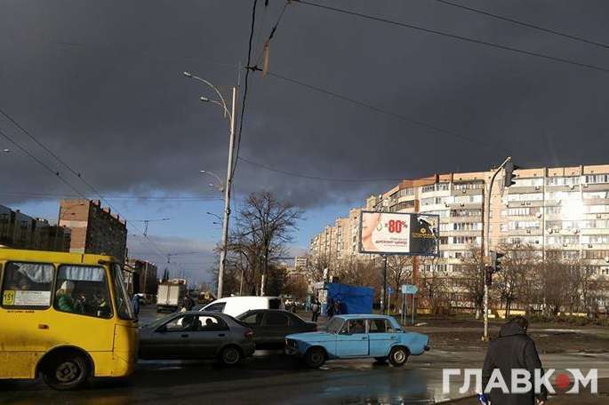 На Київ насуваються чорні хмари (фото)