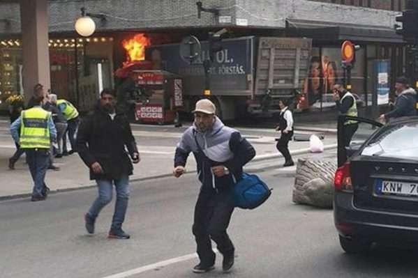 Узбека, який протаранив натовп у Стокгольмі, звинуватили у тероризмі