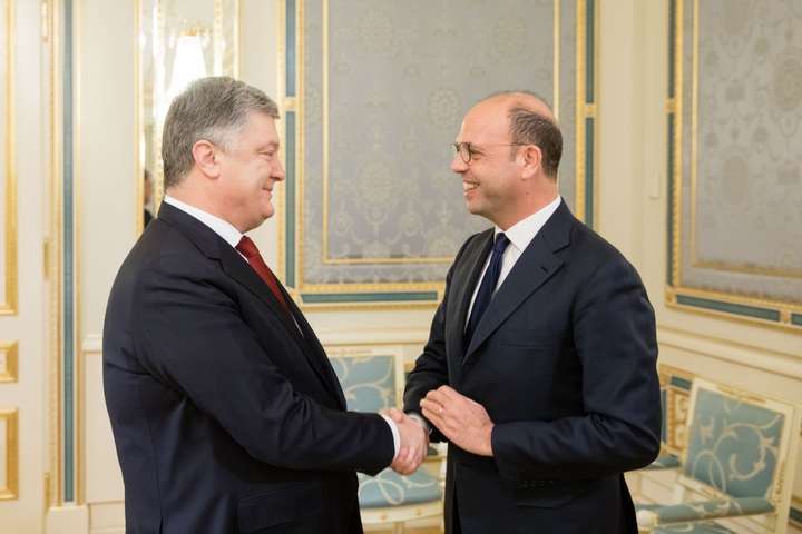 Порошенко розповів голові ОБСЄ про ситуацію на Донбасі