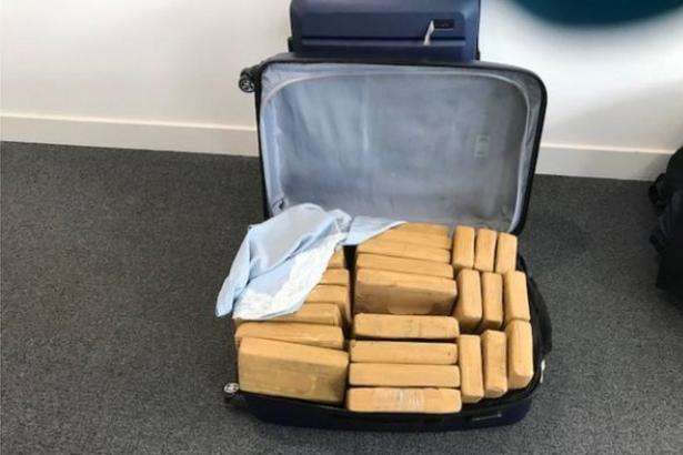 У Британії в літаку виявили півтонни кокаїну 