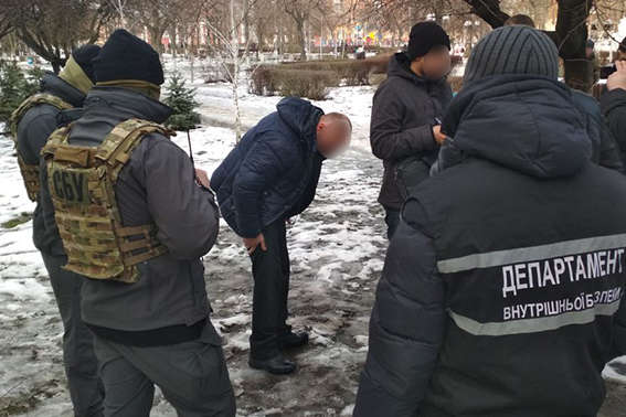 На Кировоградщине полицейских поймали на крышевании наркобизнеса