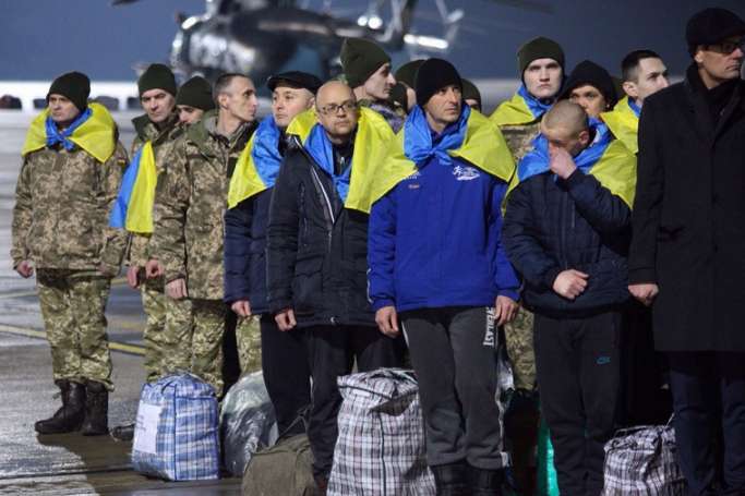 Звільнені з полону ОРДЛО українці отримають по 100 тис. грн допомоги