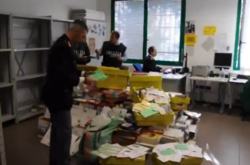 У итальянского почтальона нашли полтонны недоставленных писем