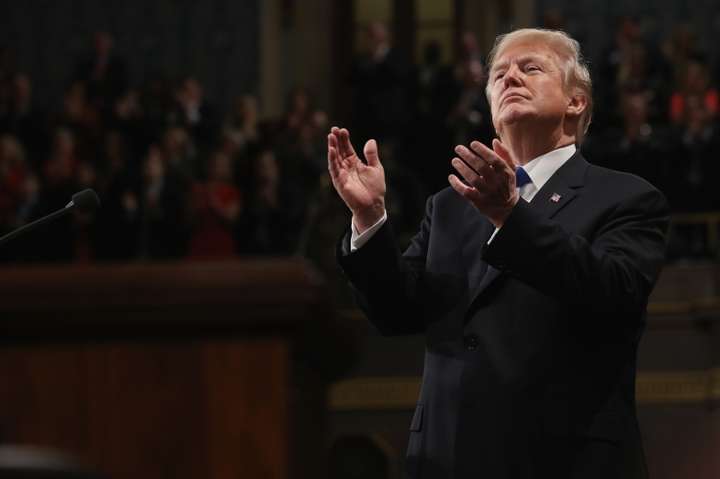 Трамп шість хвилин аплодував собі під час виступу перед Конгресом