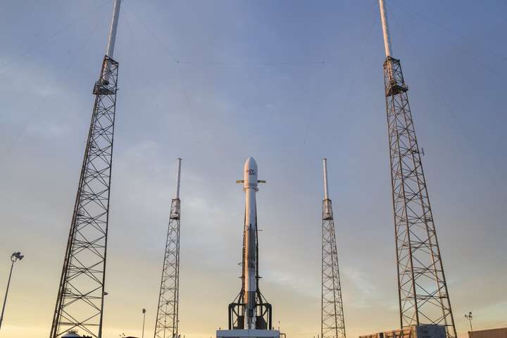 SpaceX запустила ракету Falcon 9 із супутником зв'язку