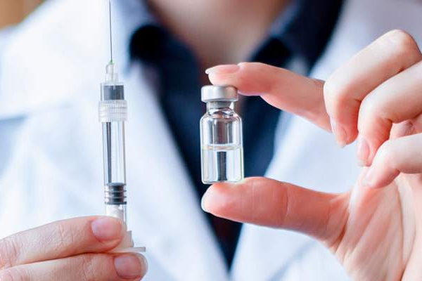 Інфекціоніст: У кризові 90-ті ситуація з вакцинами була набагато кращою