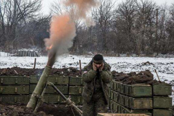 Терористи на Донбасі обстріляли мирний населений пункт 