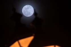 Кровавое суперлуние в древнем Львове: появились необычные фото