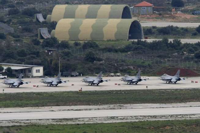 У Туреччині терористи напали на військову базу, є загиблий