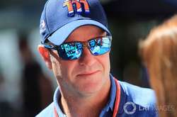 Відомий гонщик Рубенс Баррікелло потрапив до шпиталю через біль у голові