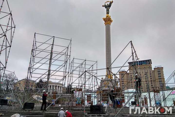 На Майдані монтують конструкції до дня святкування 100-річчя Української народної республіки