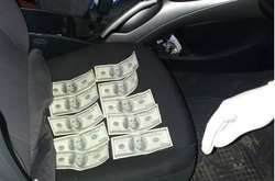 На Буковині затримали на хабарі чиновника та голову сільської ради