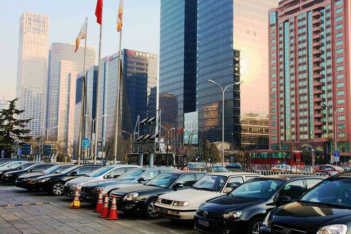 Жителям Пекіна влада платитиме за відмову від водіння авто 
